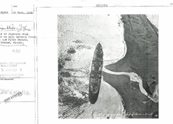 1942(昭和17)年10月Kiska島碇泊中空爆を受け放棄された日本郵船野島丸